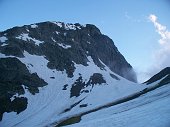 09 Passo di Valsecca e Poris visti da est ora senza nebbia